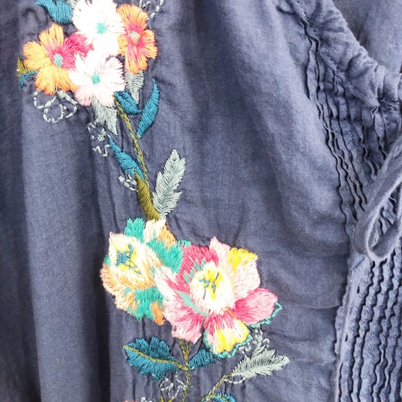 Johnny Was Blue Tunic with Embroidered Flowers - Picture 4 of 6